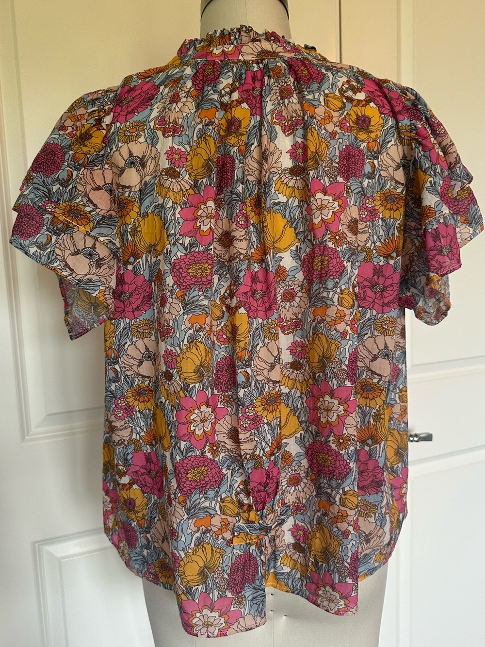 Birds of Paradise by Travota Women's Clover Blouse in Dawn Fleurettes, Medium - Picture 12 of 14